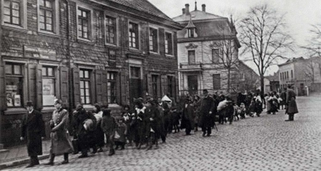 Deportation von Sinti und Roma aus Remscheid nach Auschwitz-Birkenau im März 1943. Foto: Stadtarchiv Remscheid